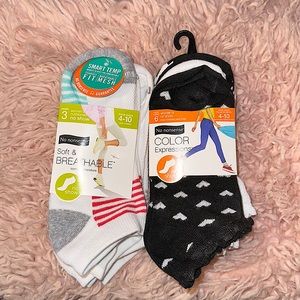 BRAND new socks Sizes 4-10‼️